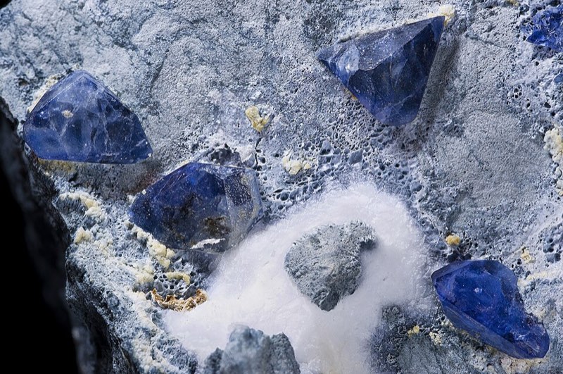 Benitoite specimen