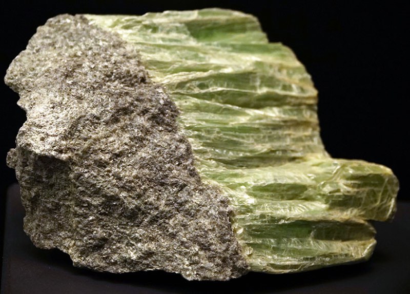Serpentine specimen
