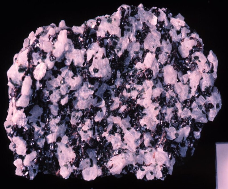 Skarn specimen