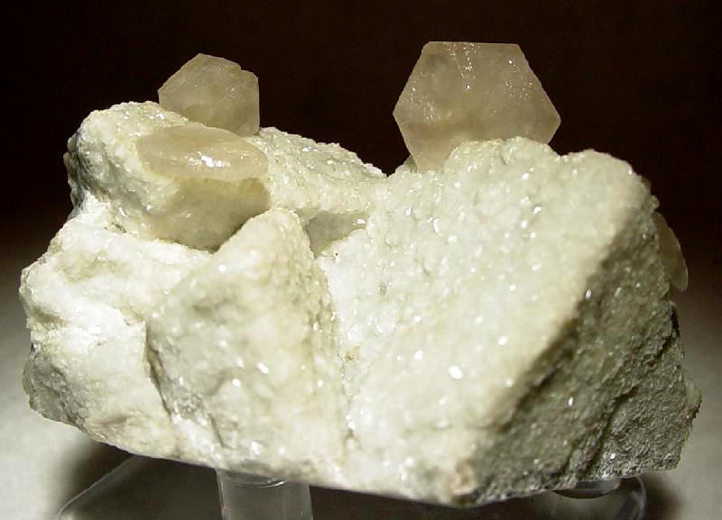 Strontianite specimen